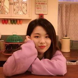 娱乐吃瓜酱第一次谈恋爱,初尝恋爱滋味，甜蜜与苦涩交织的青春篇章